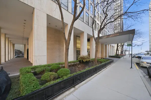 260 E Chestnut Street #2010, Chicago, IL 60611