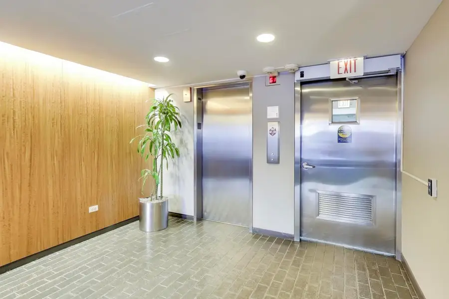 1555 N Sandburg Terrace #406, Chicago, IL 60610 - #3