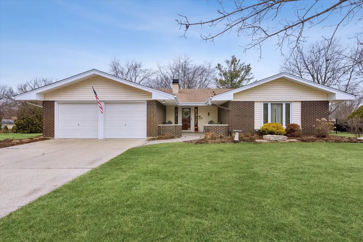23W302 Cambridge Court, Glen Ellyn, IL 60137 - #1