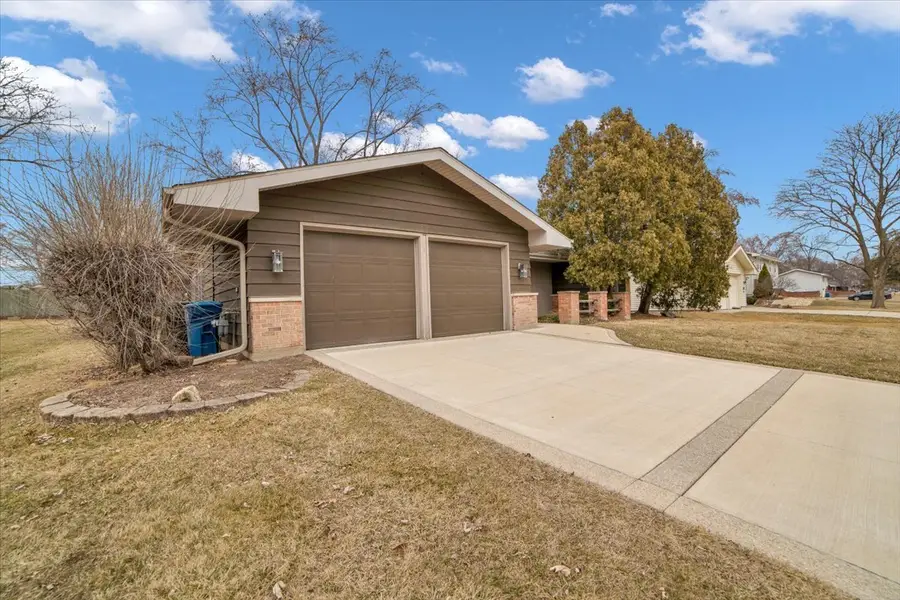 2S168 Mayfield Lane, Glen Ellyn, IL 60137 - #2