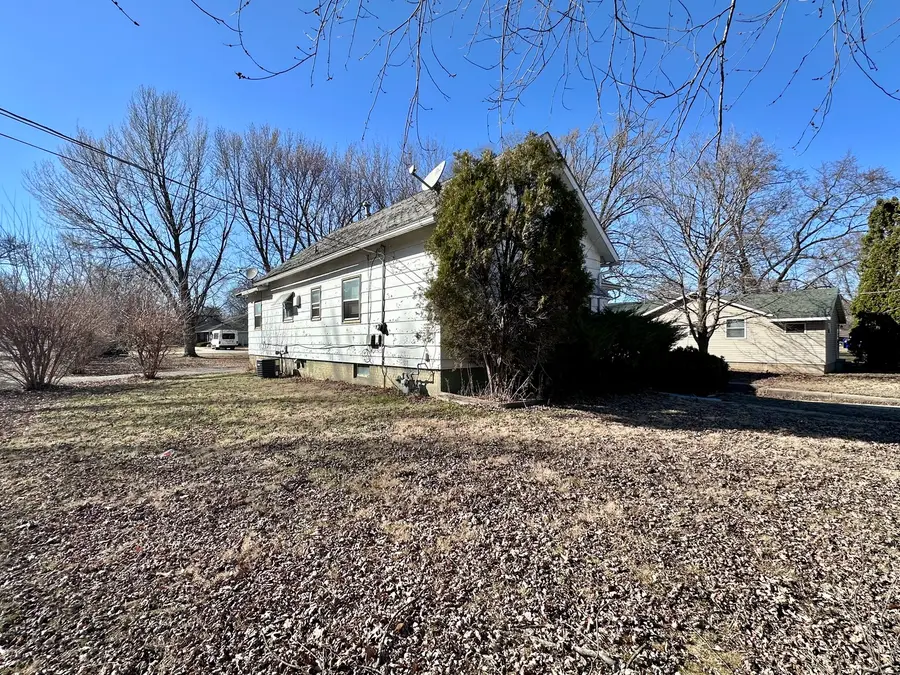 701 Ave L, Sterling, IL 61081 - #3