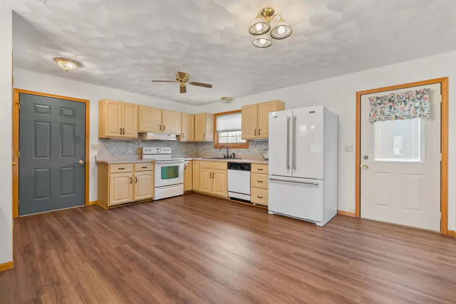 424 12th Avenue B, Erie, IL 61250 - #3