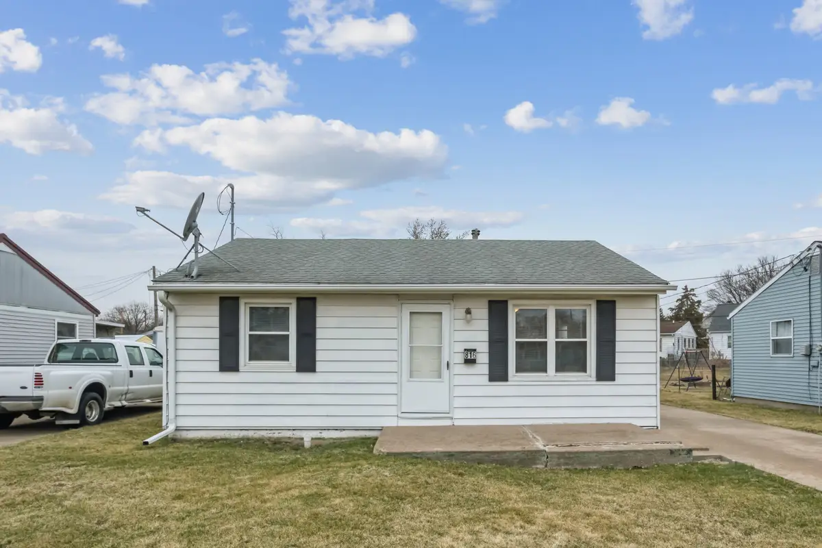 816 Lincoln Boulevard, Clinton, IA 52732 - #1