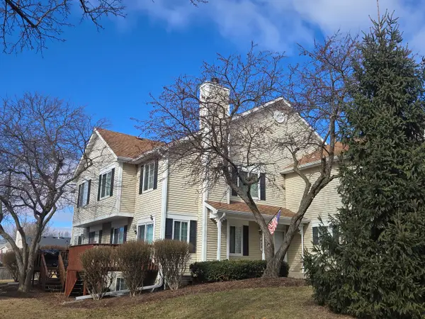 422 Sandhurst Lane, South Elgin, IL 60177