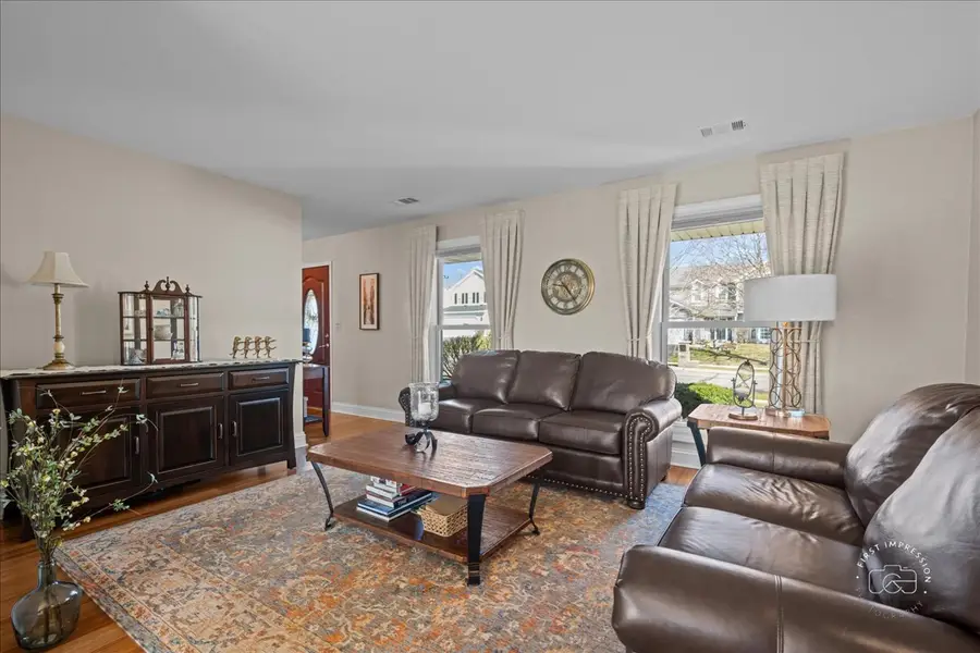 1060 Cliff View Lane, Carol Stream, IL 60188 - #3