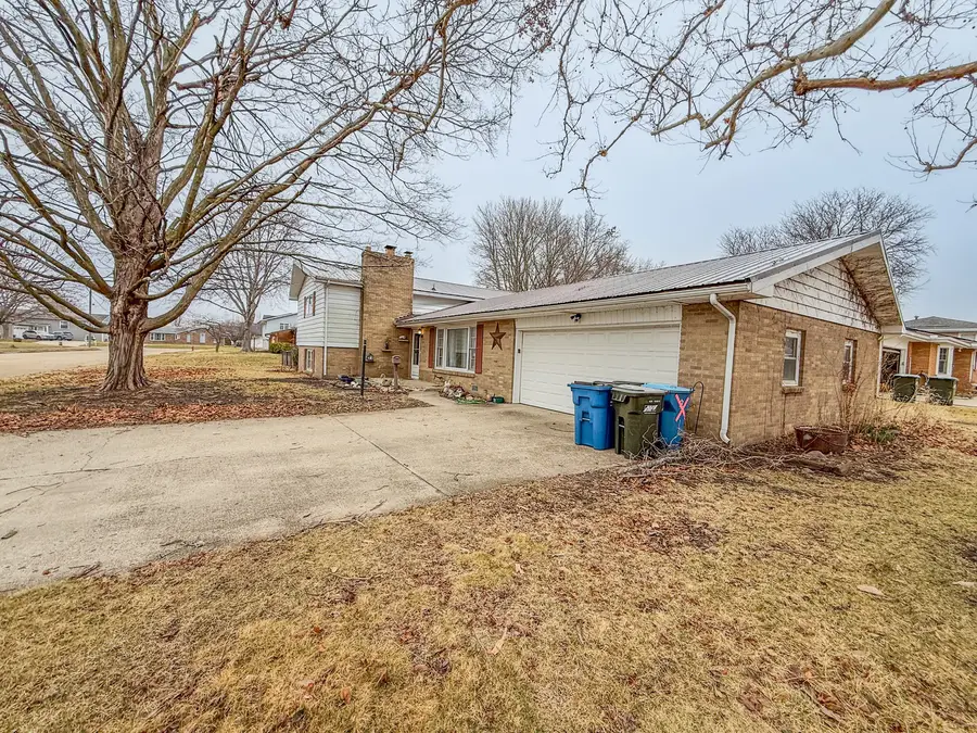 802 E 19th Street, Sterling, IL 61081 - #3