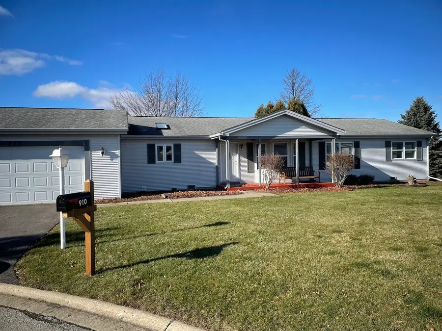 910 Shetland Court, Grayslake, IL 60030 - #2