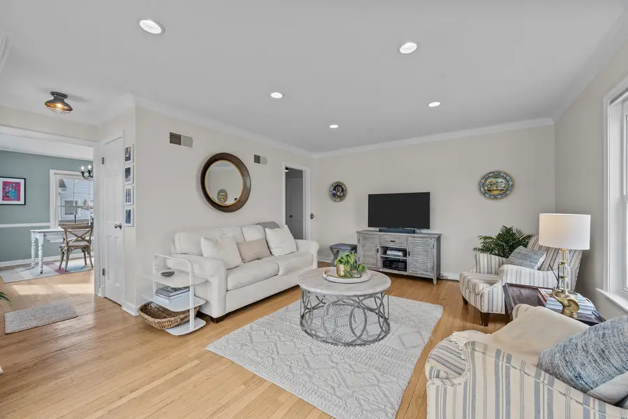 1213 Dartmouth Street, Wilmette, IL 60091 - #3