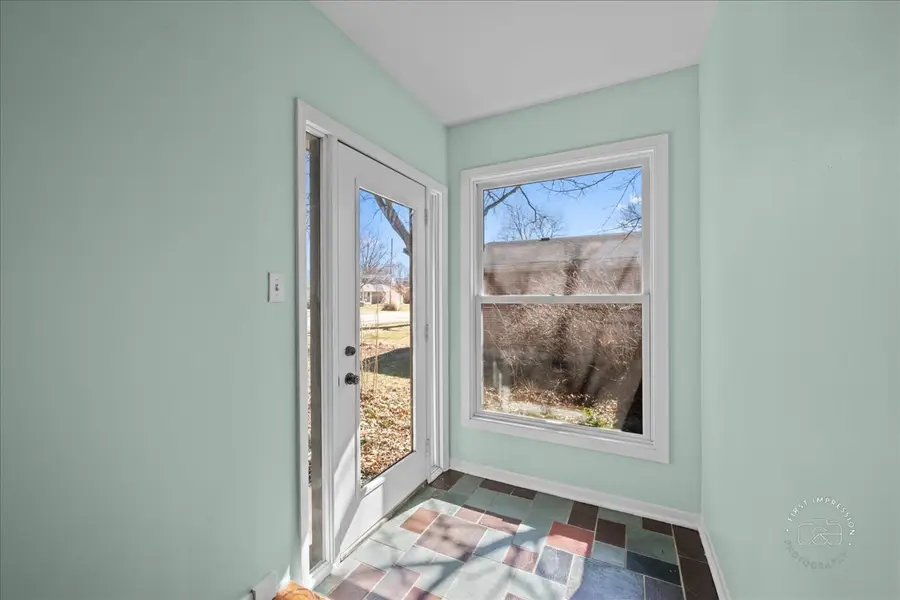 337 Republic Road, Batavia, IL 60510 - #3