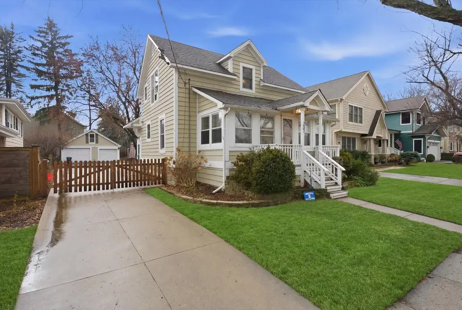 237 W Austin Avenue, Libertyville, IL 60048 - #2