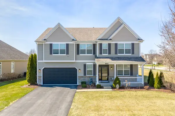 890 Stratford Drive, North Aurora, IL 60542