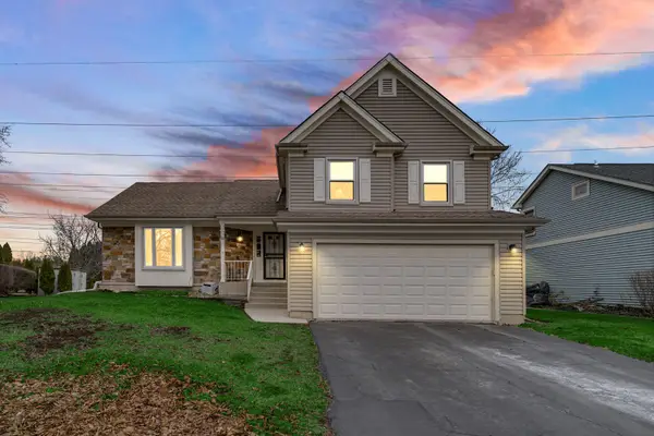 90 Copperwood Drive, Buffalo Grove, IL 60089