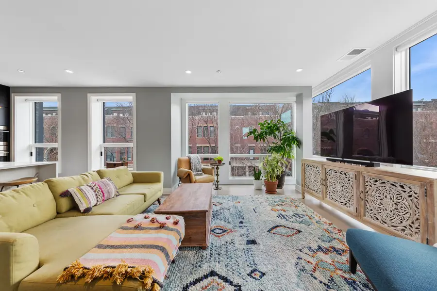 2643 N Hermitage Avenue #202, Chicago, IL 60614 - #3