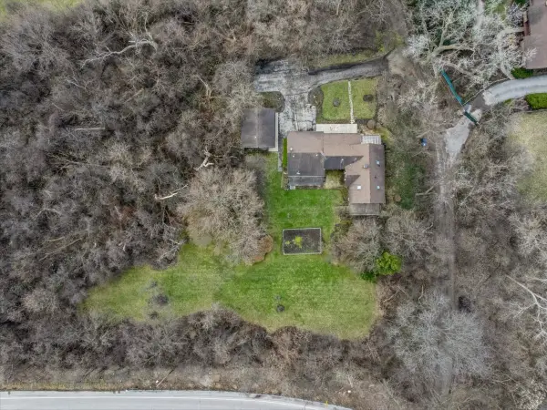 609 Forest Edge Lane, Des Plaines, IL 60016