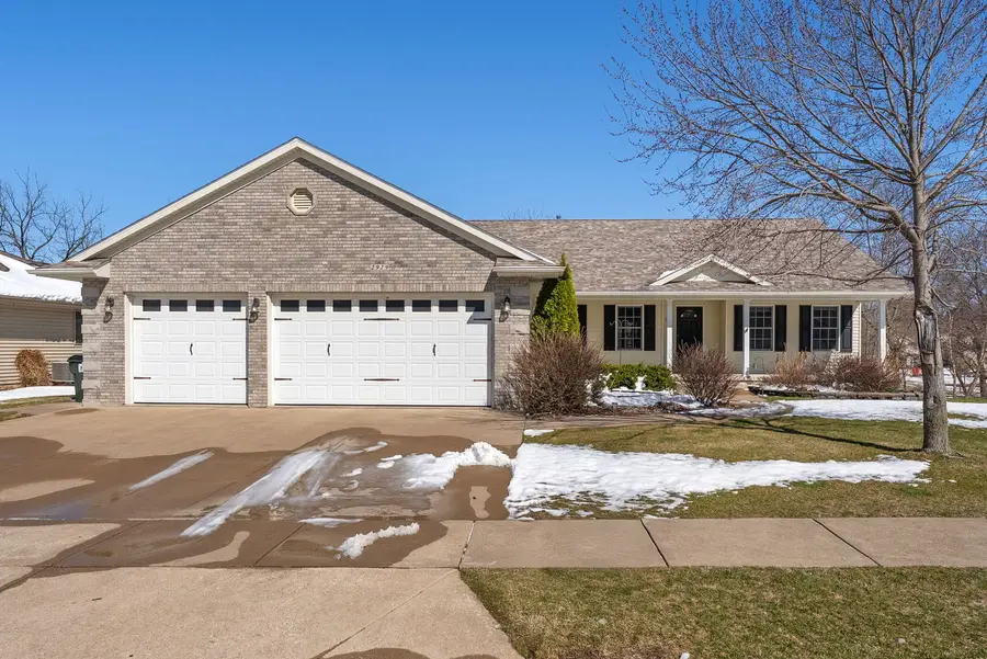 2929 Emerald Drive, Davenport, IA 52804 - #2