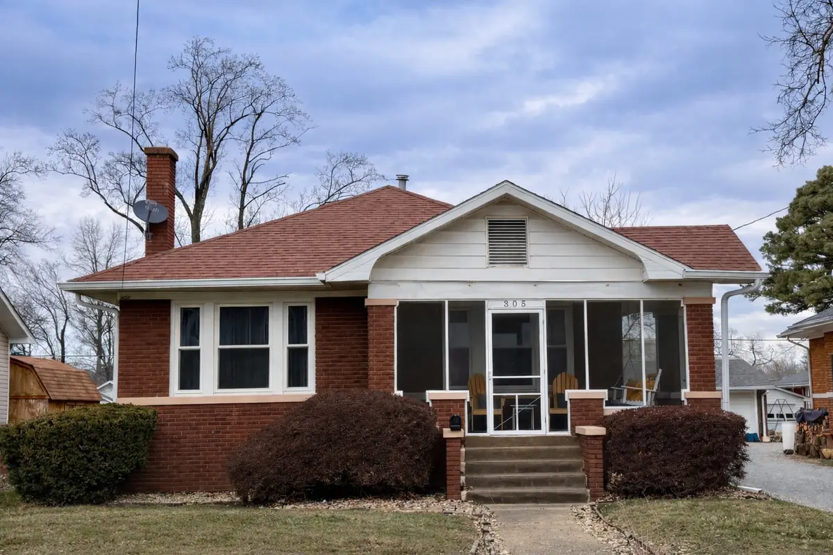 305 5th Street W, Benton, IL 62812 - #1
