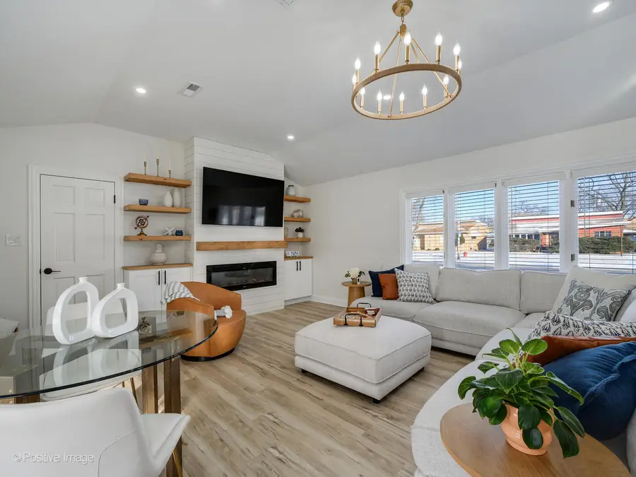 10630 S Keeler Avenue, Oak Lawn, IL 60453 - #3