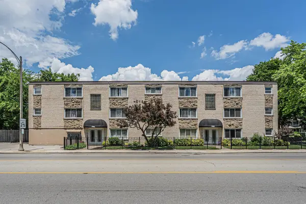 7952 Madison Street #2E, River Forest, IL 60305