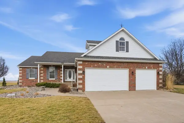 27018 Glynns Creek Court, Eldridge, IA 52748