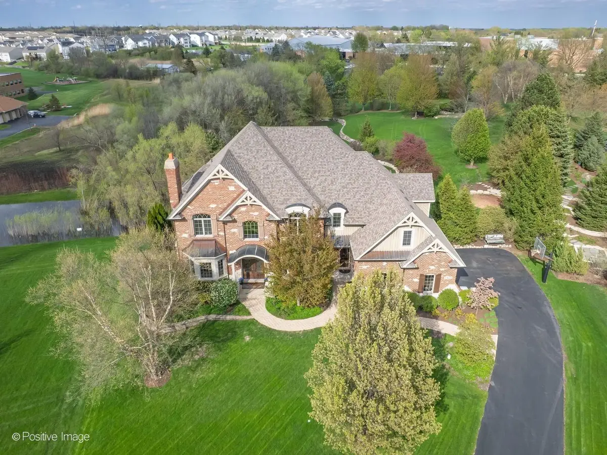 37W220 Mission Hills Drive, Saint Charles, IL 60175 - #1