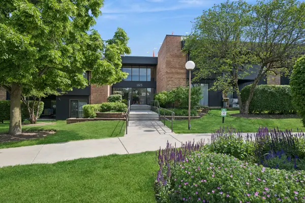 1325 N Sterling Avenue #112, Palatine, IL 60067