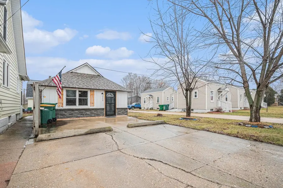 215 W Main Street, Kirkland, IL 60146 - #2