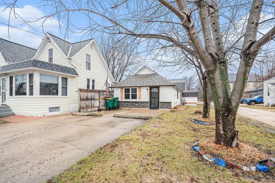 215 W Main Street, Kirkland, IL 60146 - #3