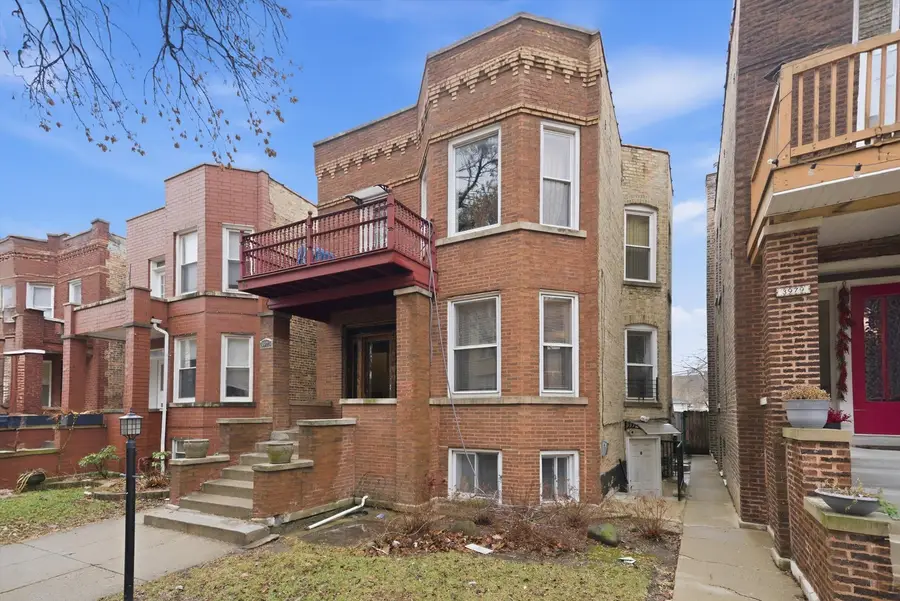 3975 W Barry Avenue, Chicago, IL 60618 - #3
