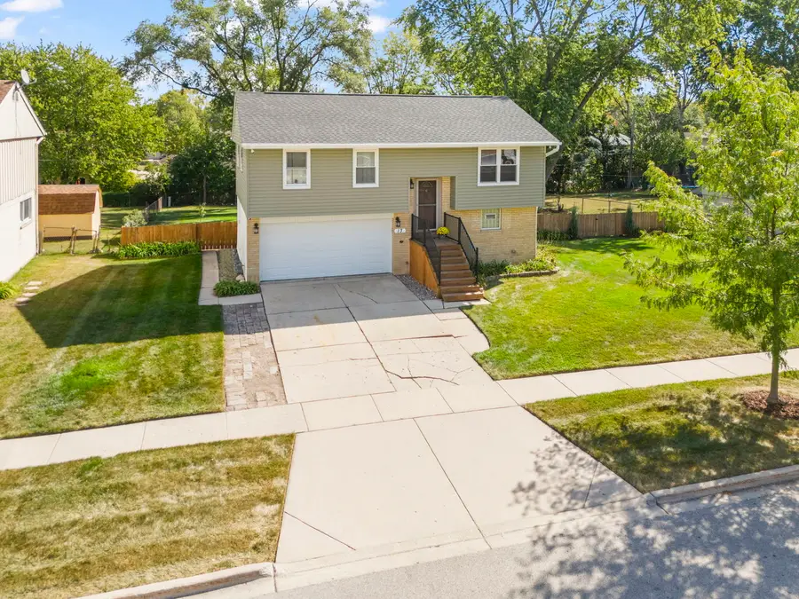 13 S Victoria Lane, Streamwood, IL 60107 - #2