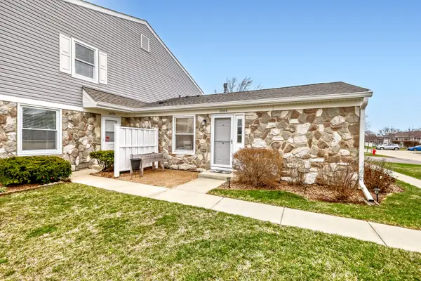 1064 Hampton Harbor #1064, Schaumburg, IL 60193