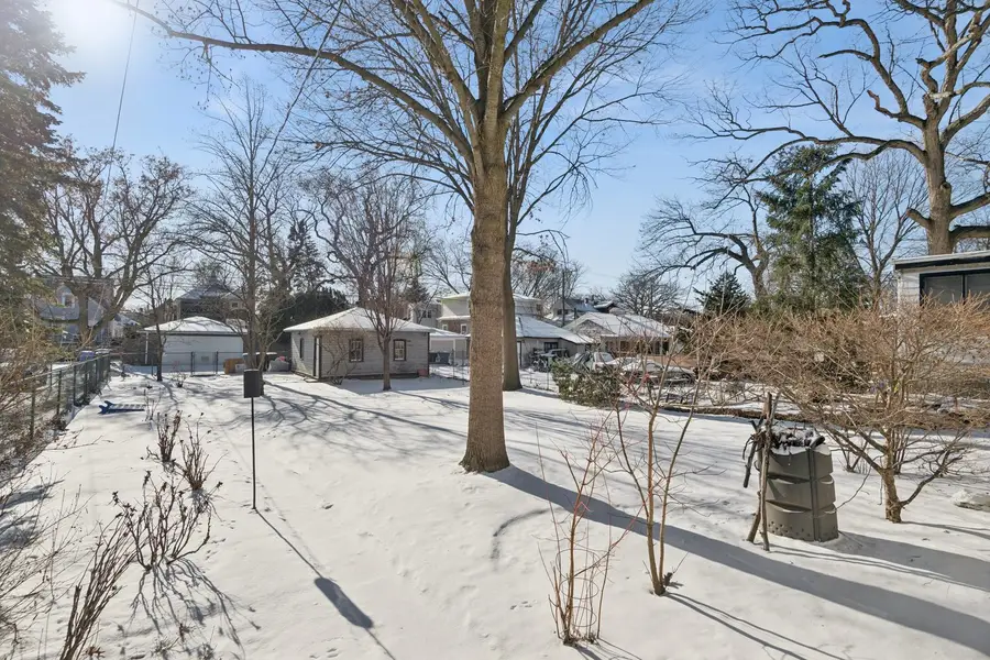 2233 W Greenleaf Avenue, Chicago, IL 60645 - #3