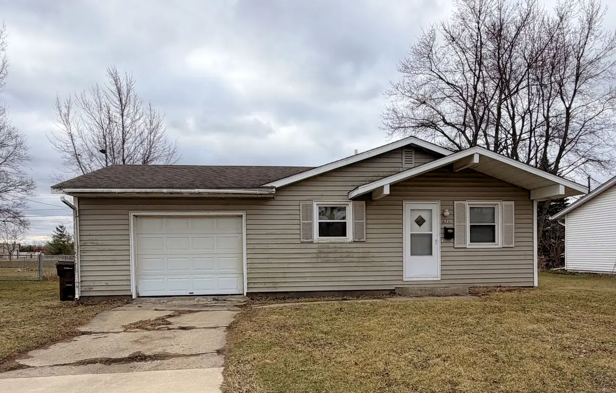 1020 Avenue E, Rochelle, IL 61068 - #1