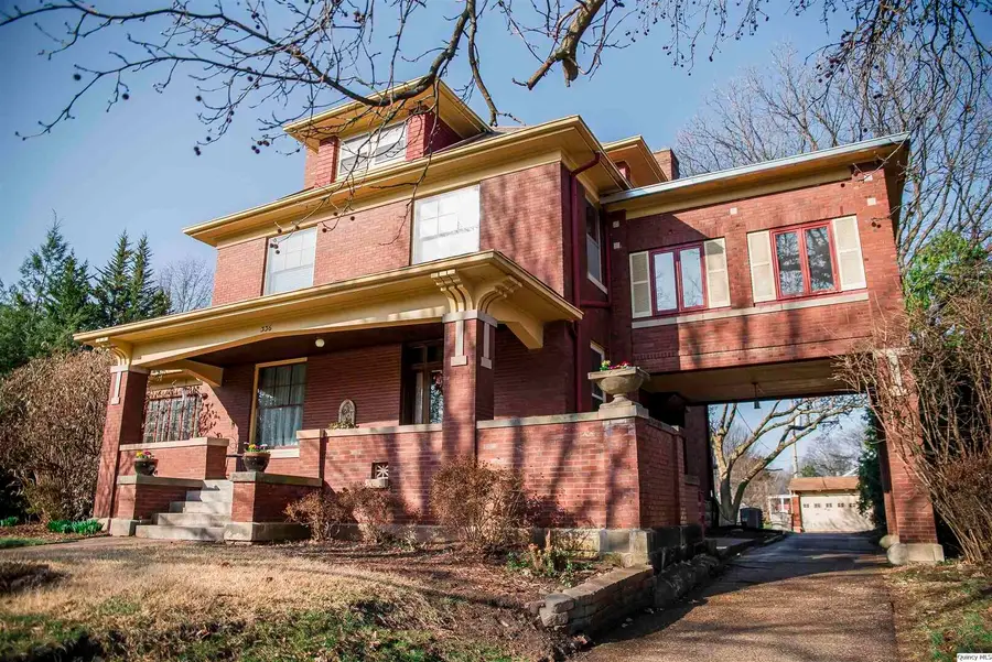 336 S 24th, Quincy, IL 62301 - #2