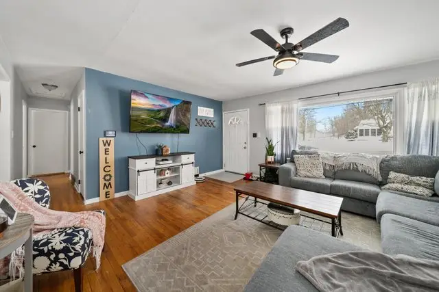 228 W Taylor Street, Dekalb, IL 60115 - #3