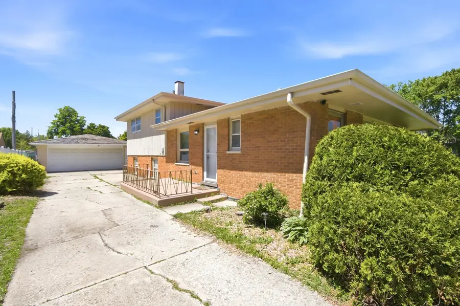 9224 Melvina Avenue, Oak Lawn, IL 60453 - #2