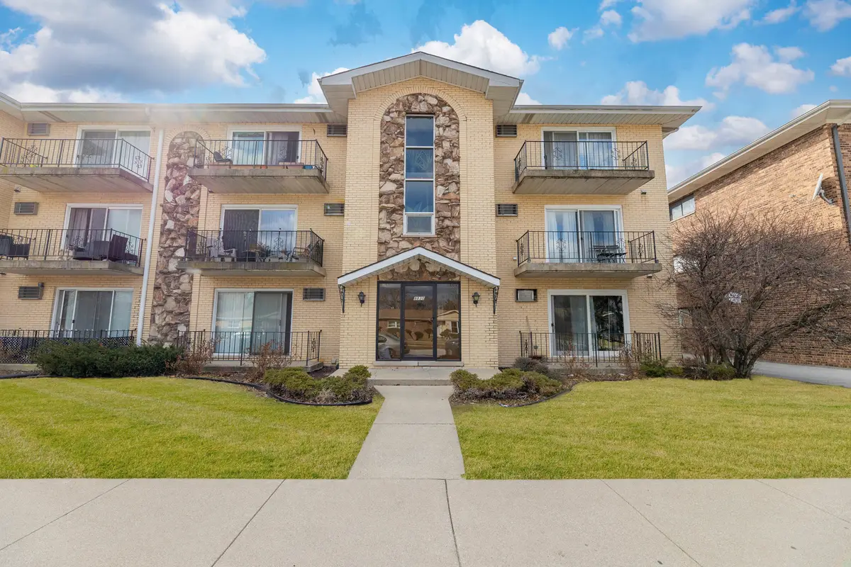 8830 Mobile Avenue #201, Oak Lawn, IL 60453 - #1