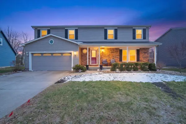 211 Lake Shore Circle, Bloomington, IL 61704