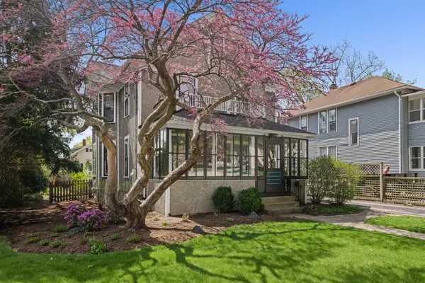 323 W Maple Avenue, Libertyville, IL 60048