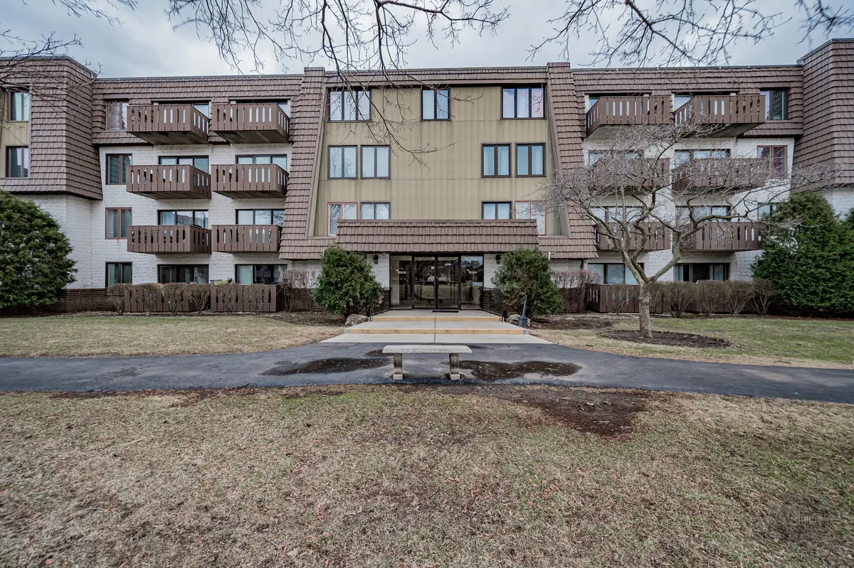 12900 W Heiden Circle #4204, Lake Bluff, IL 60044 - #1