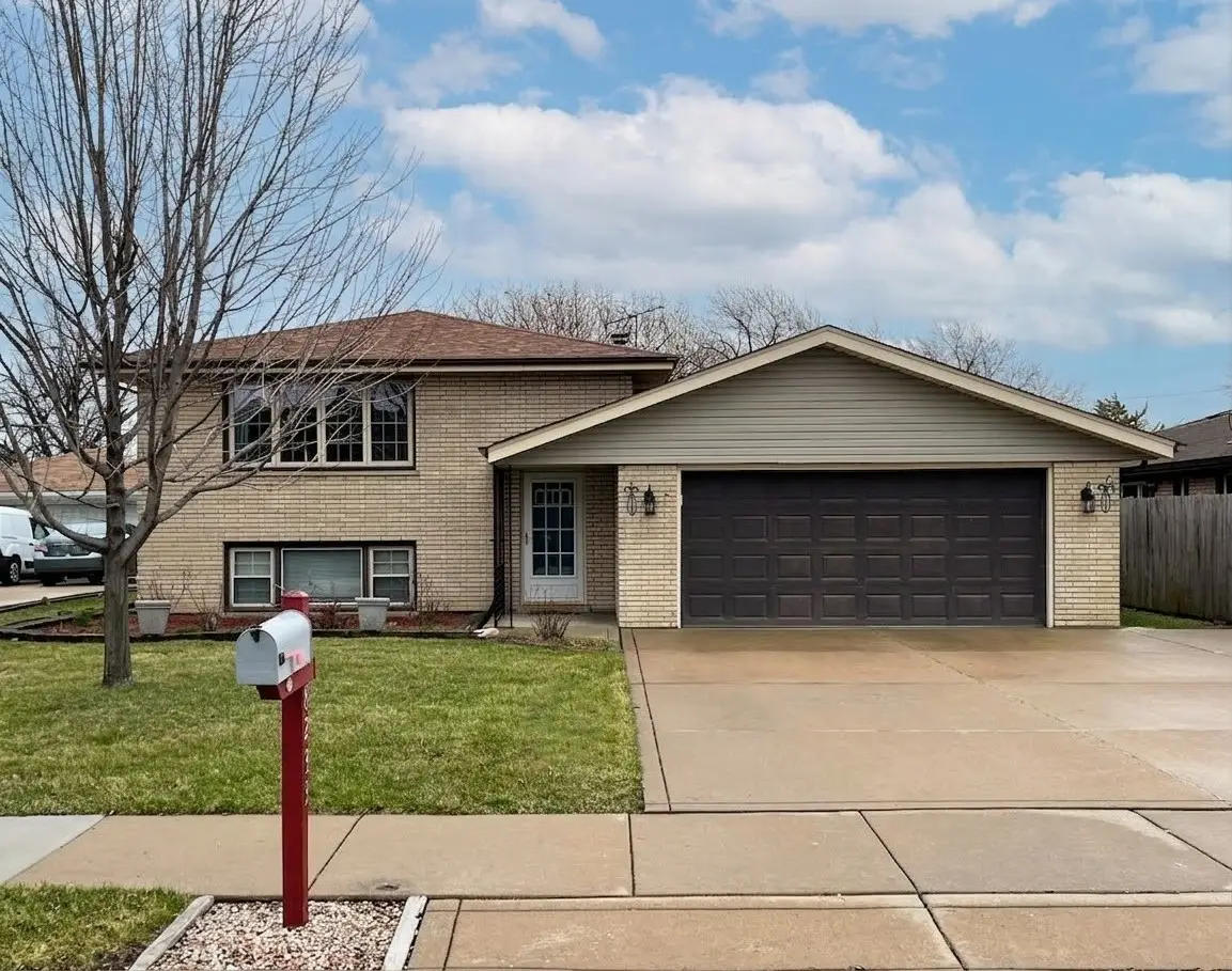 8233 S 76th Avenue, Bridgeview, IL 60455 - #1