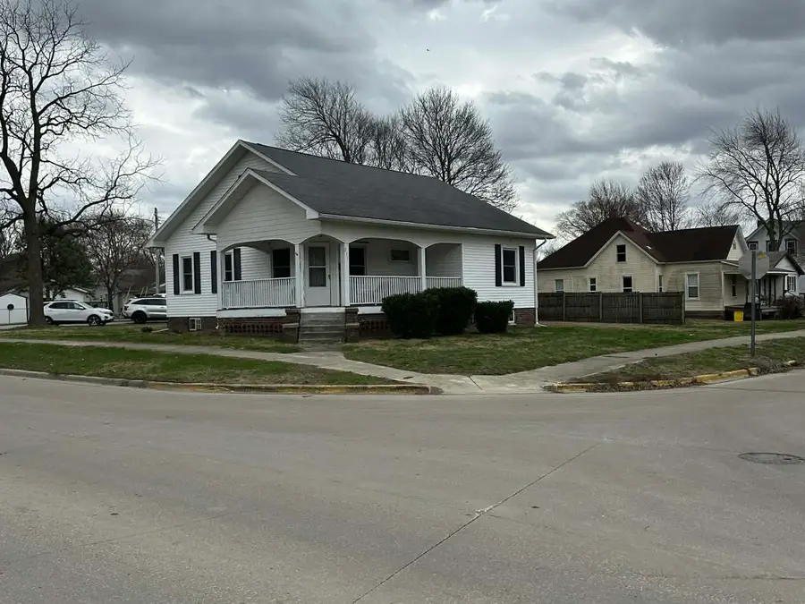 211 N Richman Street, Villa Grove, IL 61956 - #2