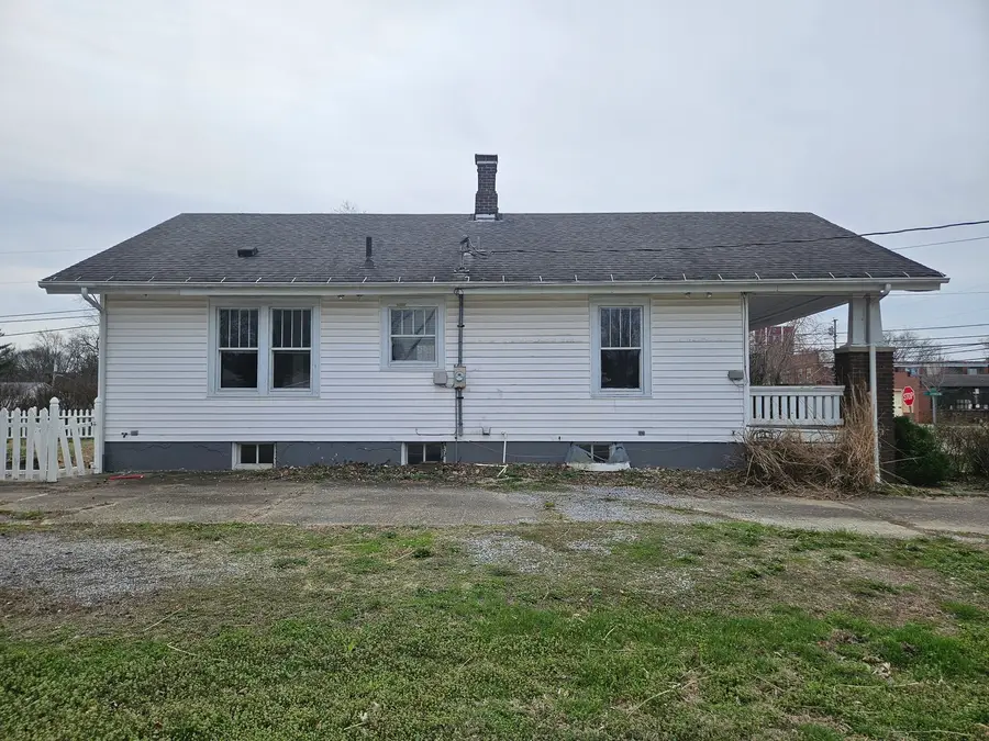 600 N 1st Street, Fairfield, IL 62837 - #3