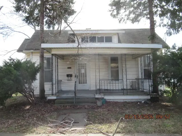 212 E Crawford Street, Paris, IL 61944 - #1