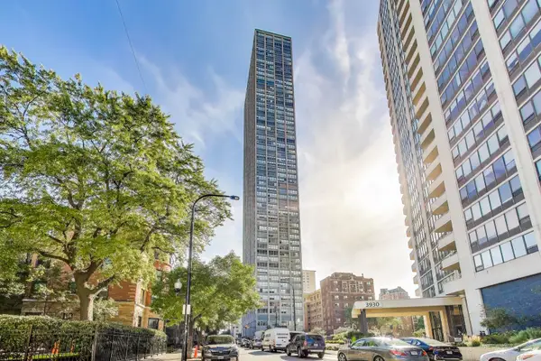 655 W Irving Park Road #2302, Chicago, IL 60613