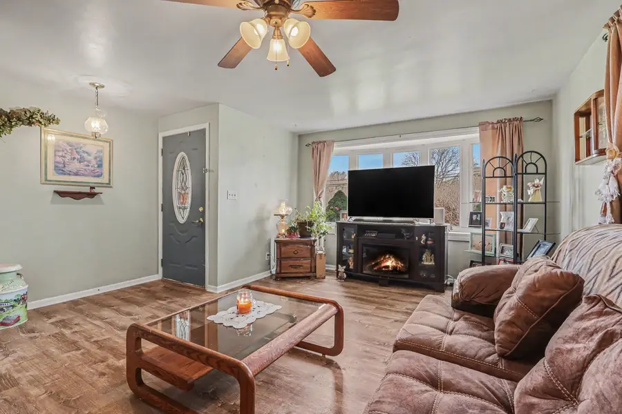 900 Old Indian Trail, Aurora, IL 60506 - #3