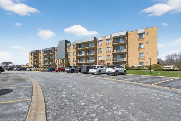 931 W Arquilla Drive #415, Glenwood, IL 60425