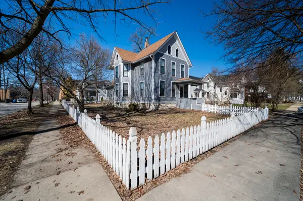 205 N Sleight Street N, Naperville, IL 60540