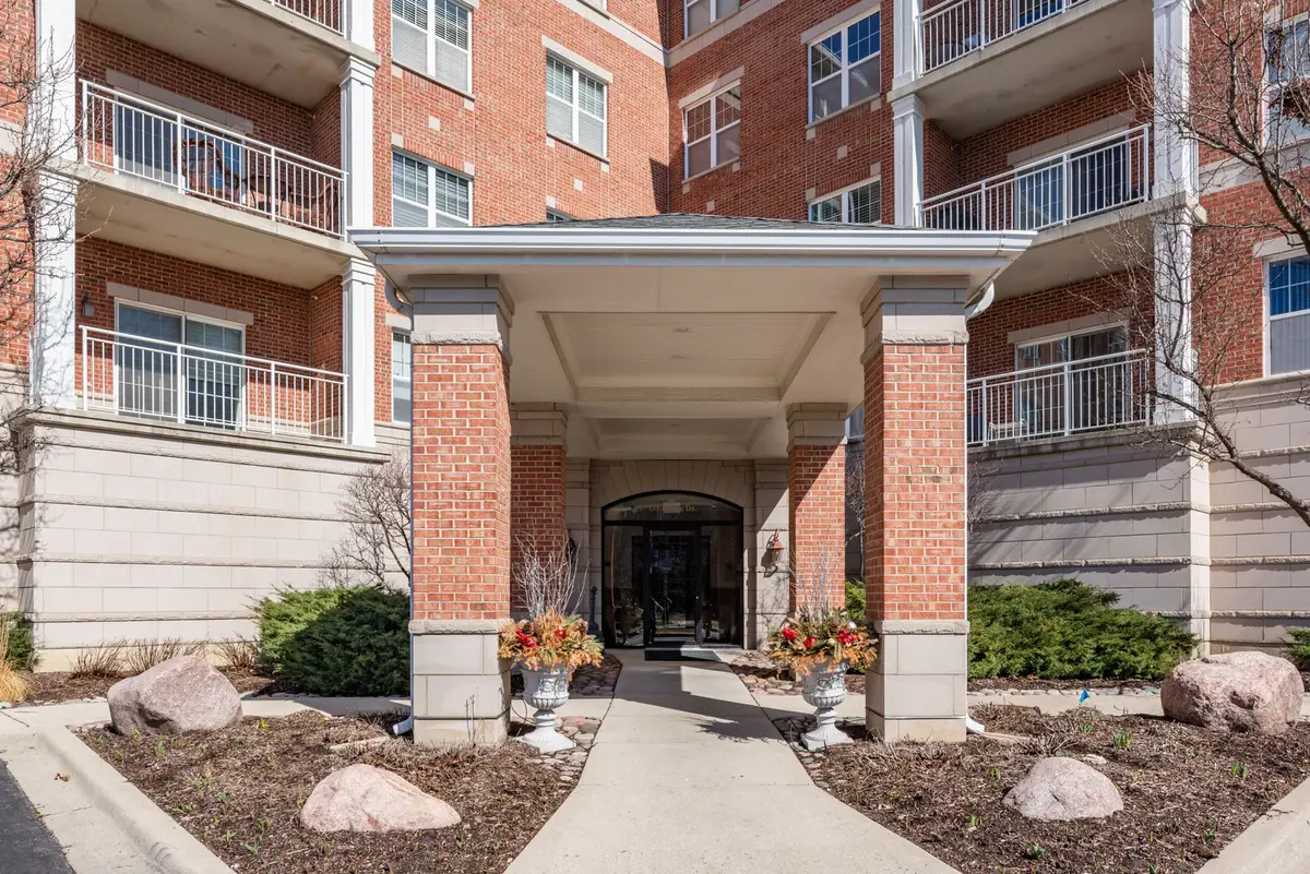 153 Pointe Drive #201, Northbrook, IL 60062 - #1