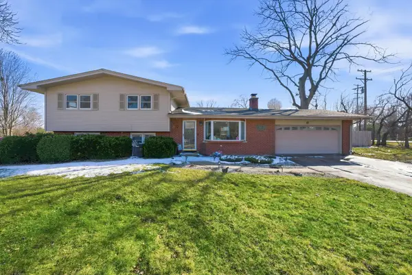 6 E Anchor Drive, Oswego, IL 60543