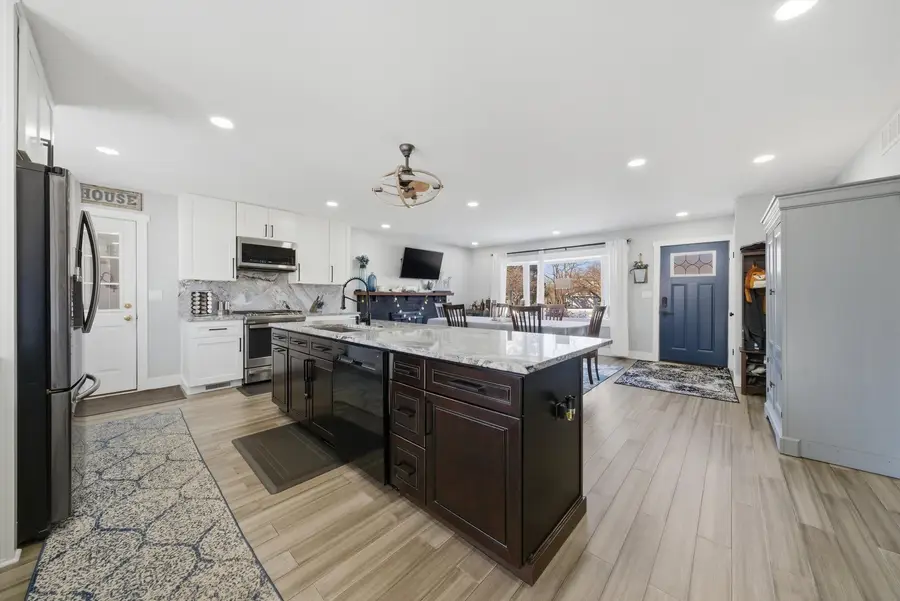 6 E Anchor Drive, Oswego, IL 60543 - #2